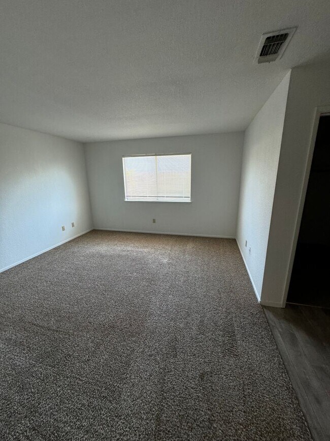 Building Photo - 1042 Awani Dr