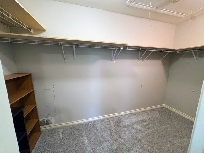 Building Photo - 9809 Lakewood Ct