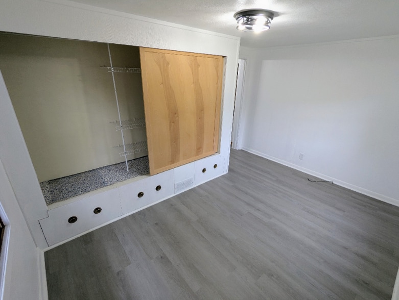 Building Photo - 1810 Midway Dr