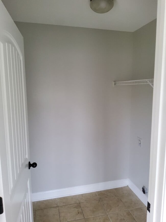 Building Photo - Modern Southaven Home with Two-Car Garage