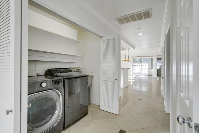 Building Photo - Get This House Now