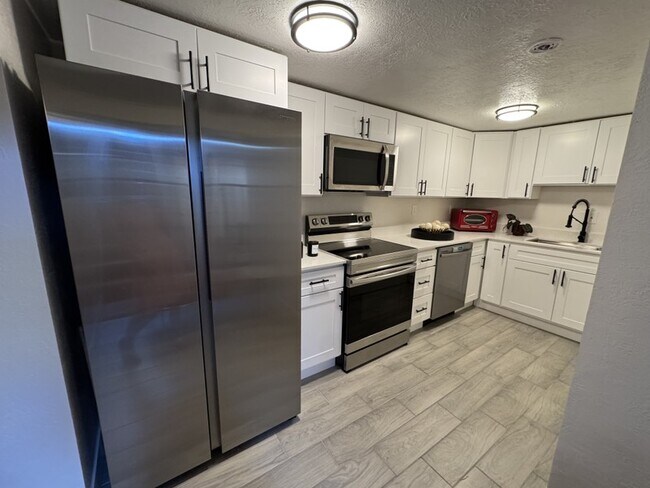 Building Photo - 8330 Bryce Dr