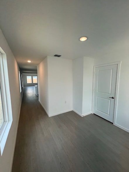 Building Photo - 1311 Neria Lp