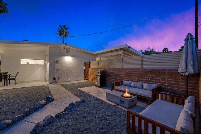 Building Photo - 38951 Bel Air Dr