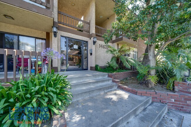 Building Photo - 14632 Magnolia-204D