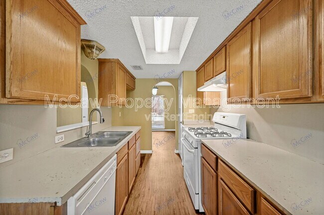 Building Photo - 207 Evelyn St