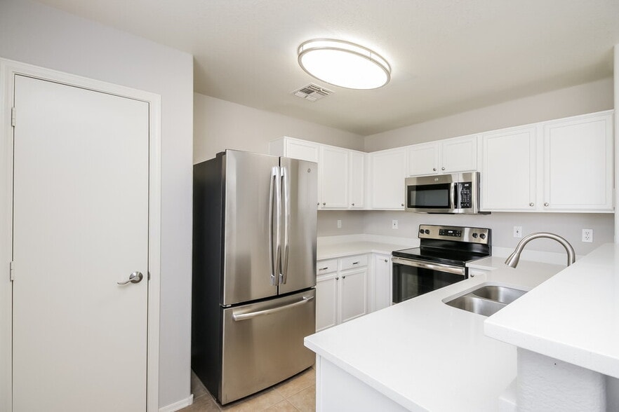 Building Photo - 10442 E Arcadia Ave