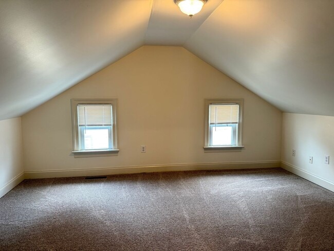 Building Photo - 3131 Lincoln Hwy E