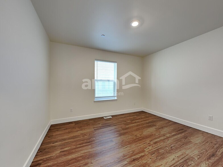 Building Photo - 13918 106th Ave E