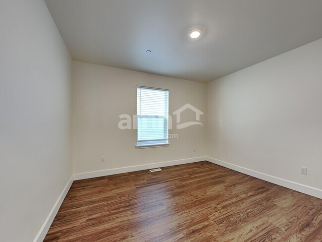 Building Photo - 13918 106th Ave E