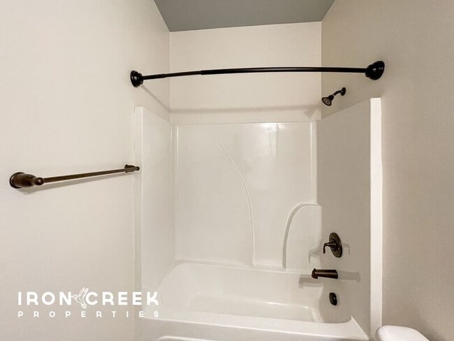 Building Photo - 24 Onteora Oaks Dr