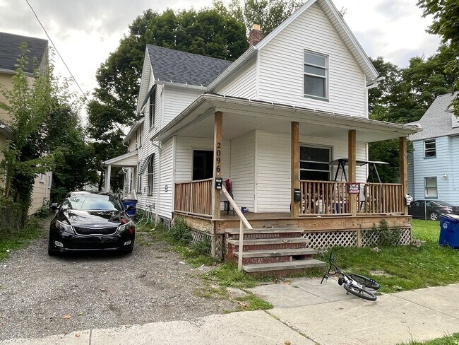 Building Photo - 2096 W 93