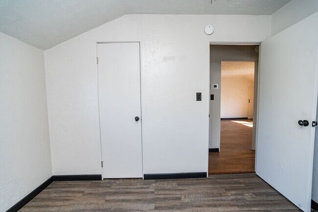 Building Photo - 1309 S Gary Dr