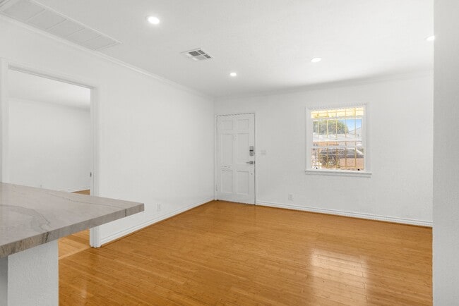 Building Photo - 5327 6th Ave