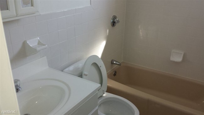 Building Photo - 1 br, 1 bath Apartment - 435 Shirley St 26