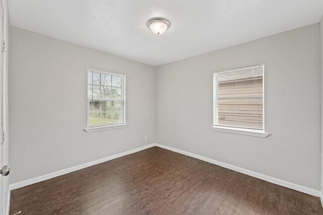 Building Photo - 9133 Woodlyn Rd