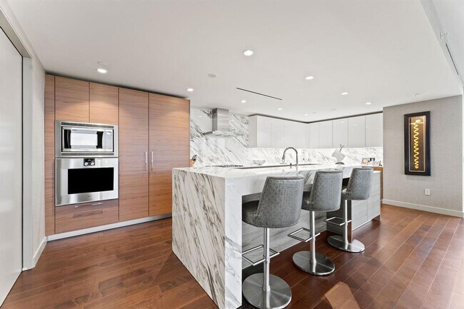 Building Photo - 3433 Westheimer Rd