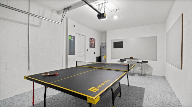 Building Photo - 1031 Splash Shot Pl