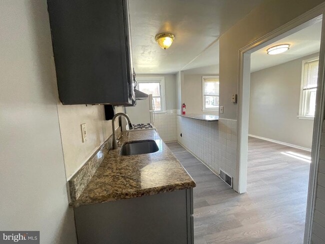 Building Photo - 3157 St Vincent St