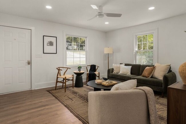 Building Photo - 1326 Ardee Ave