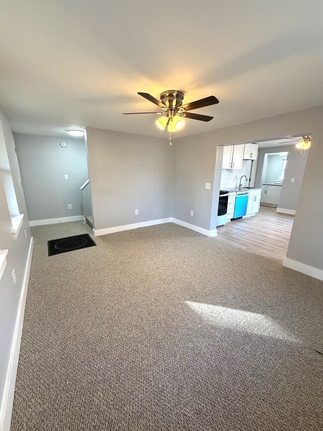 Building Photo - 331-339 Naubuc Ave