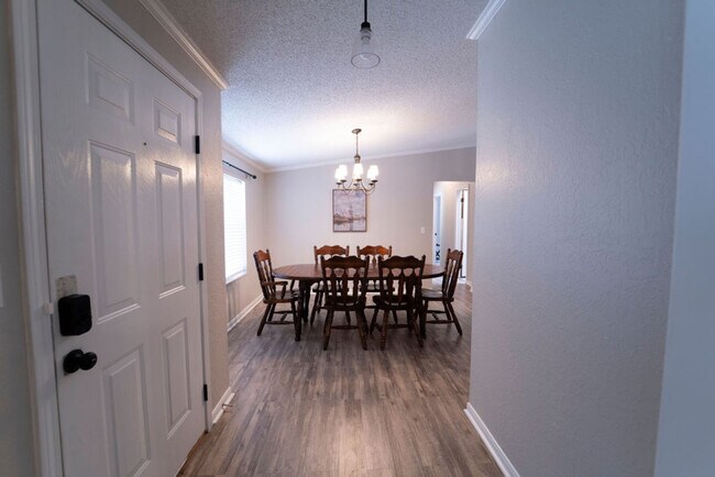 Building Photo - 2988 Lisa Dr