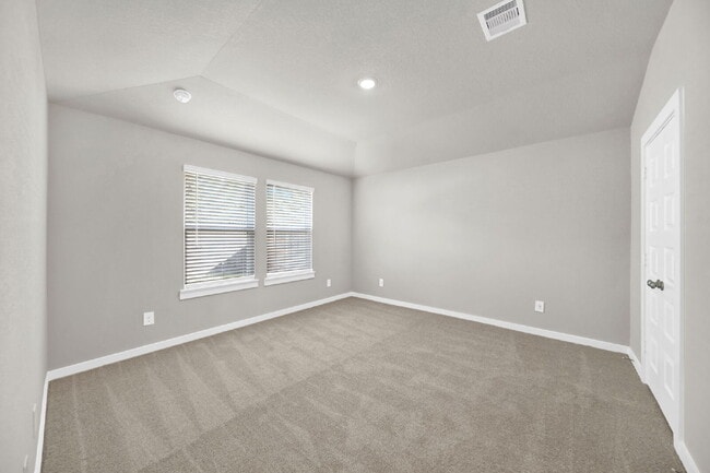 Building Photo - Barely-lived-in single-story 3 bedroom, 2 bath home with 2-car garage located in the Mavera commu...