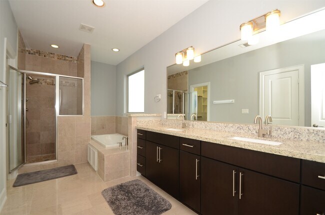 Building Photo - 2211 Hutchins St