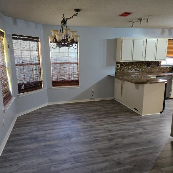 Building Photo - 4265 Antioch Rd