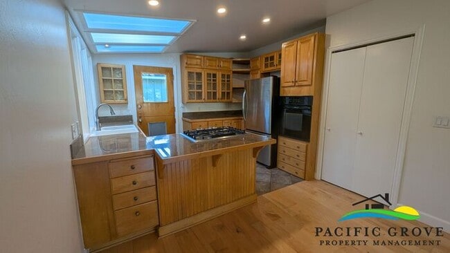 Building Photo - Bright and Cozy 3 Bedroom Home In Pacific Grove