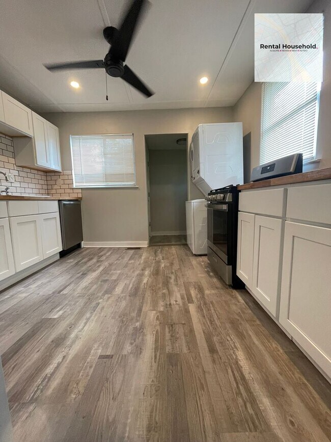 Building Photo - Adorable 2 Bedroom Located in Livonia