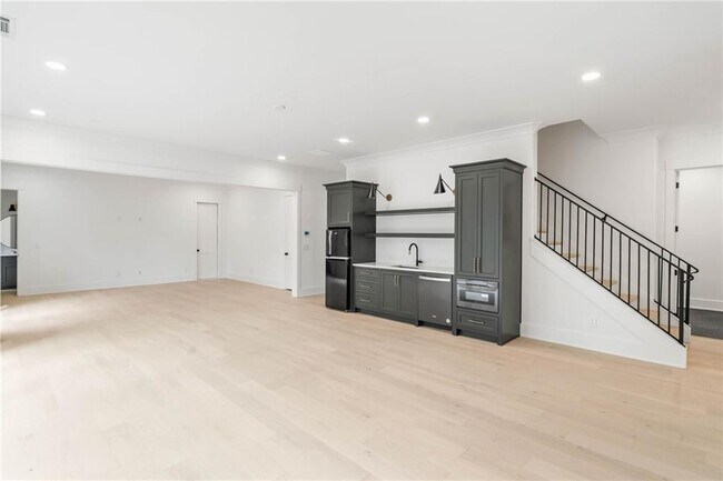 Building Photo - 312 Meadow Dr