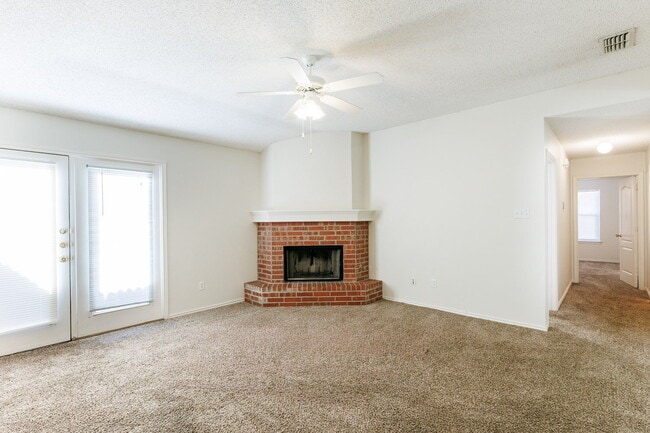 Building Photo - Super Cute Duplex in South Lubbock