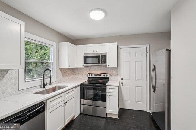Building Photo - 172 Meador Way SE