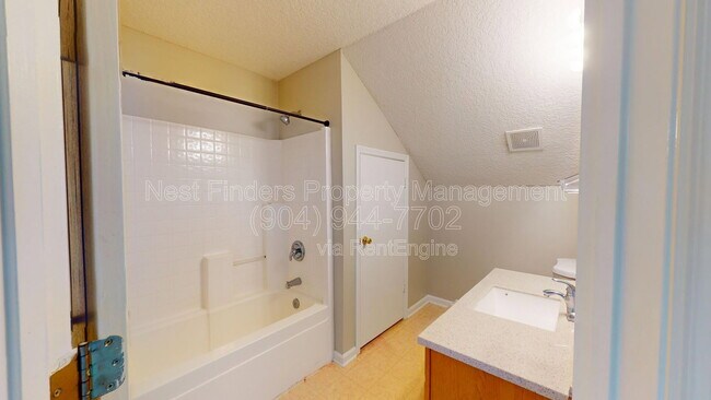 Building Photo - 5731 Rainbow Lake Dr N