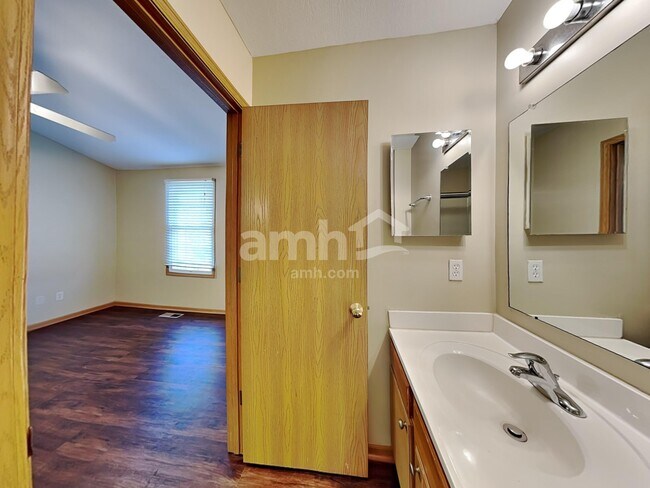 Building Photo - 7711 Powers Ridge Dr