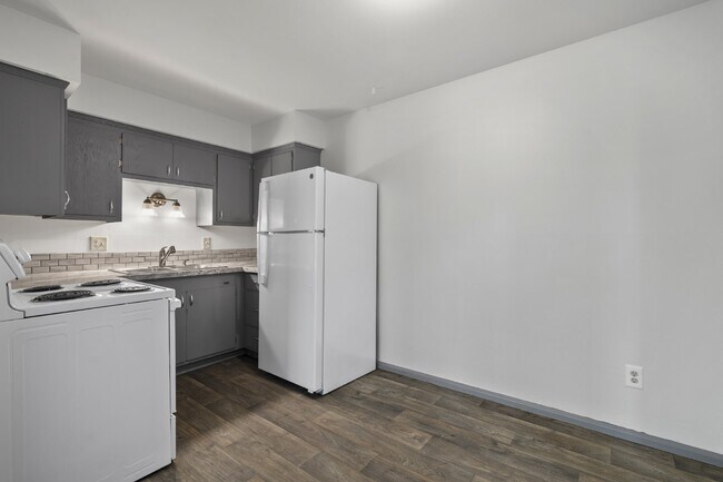 Building Photo - Large, updated, two bedroom available Febr...