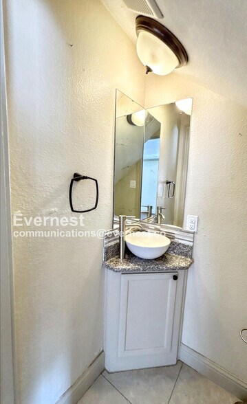 Building Photo - 3340 Blodgett St