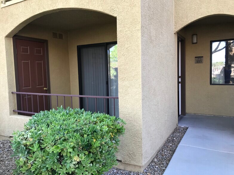 Building Photo - 950 Seven Hills Dr