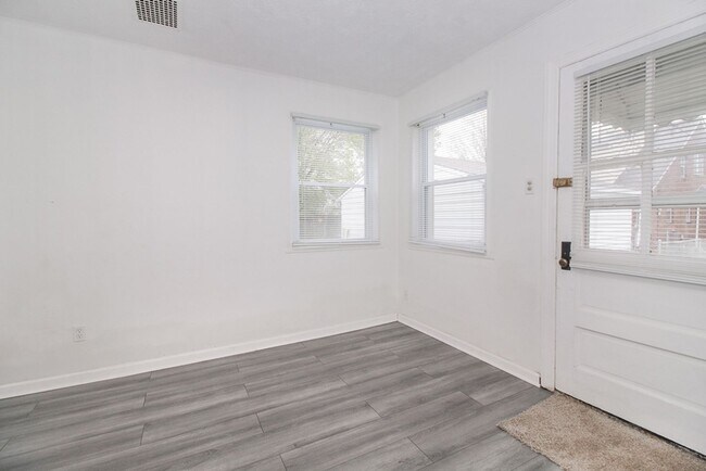 Building Photo - 3822 W 133rd St