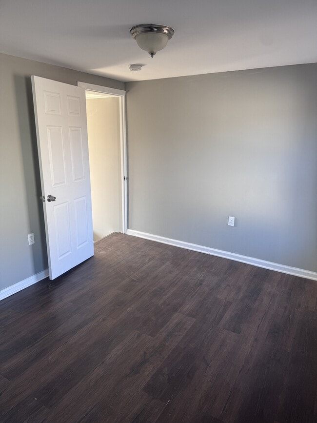 Building Photo - 1004 W Lombard St