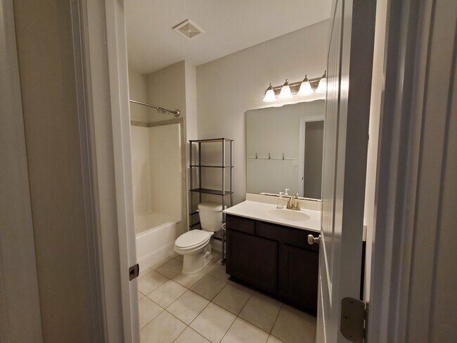 Building Photo - 600 Unity Ct