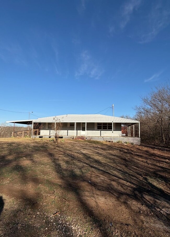 Building Photo - 3 bedroom 1 bath country home