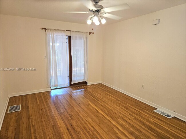 Building Photo - 6624 SW 78th Terrace