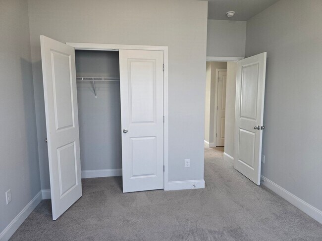 Building Photo - Perfect Mebane Location!