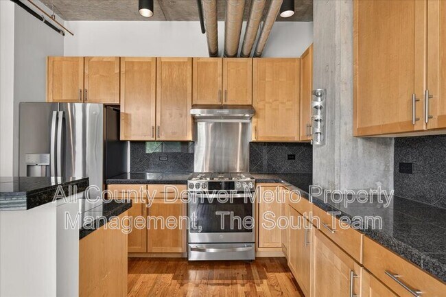 Building Photo - 3201 Shoshone St