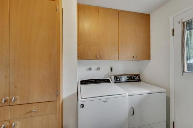 Building Photo - 3 bedroom in Seattle WA 98133