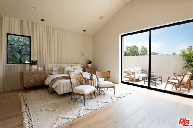 Building Photo - 11748 La Maida St