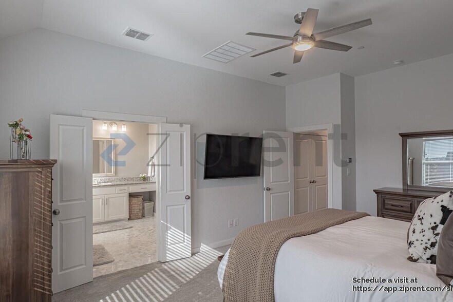 Building Photo - 1100 Redbrick Ln