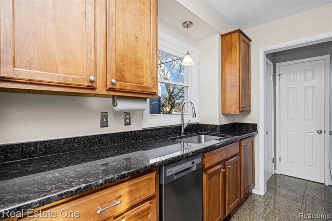 Building Photo - 556 Bloomfield Ct